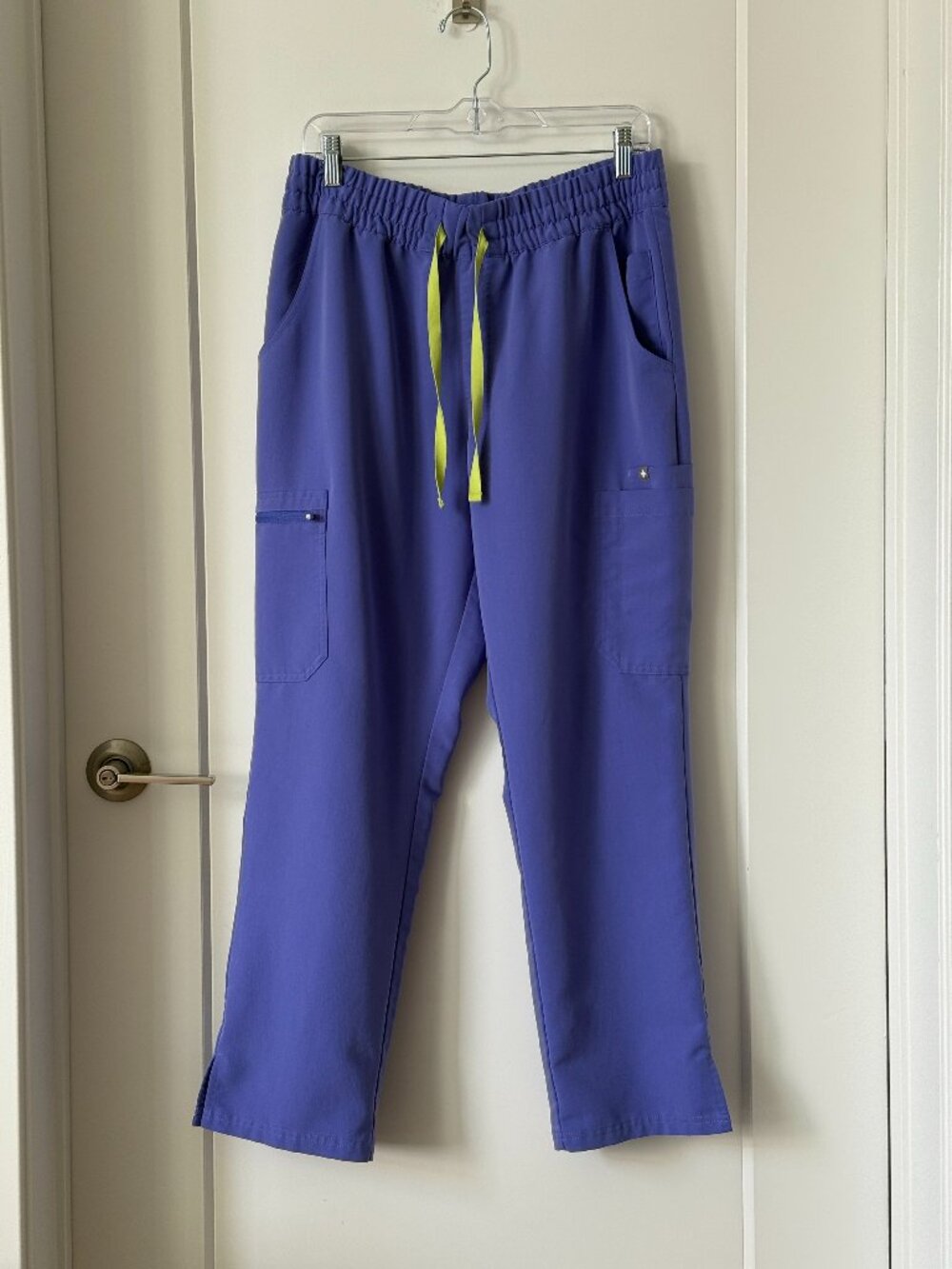 Figs Women's High-Waisted Blueberry Yola Skinny Scrub Pants (Petite) Large